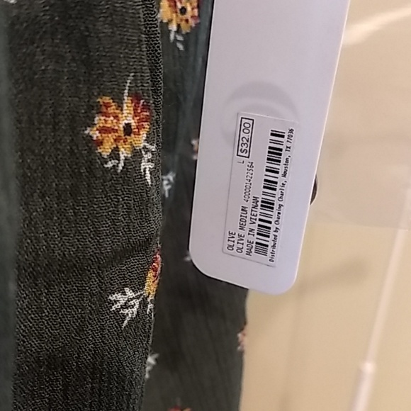 Floral top, size large - Picture 3 of 3